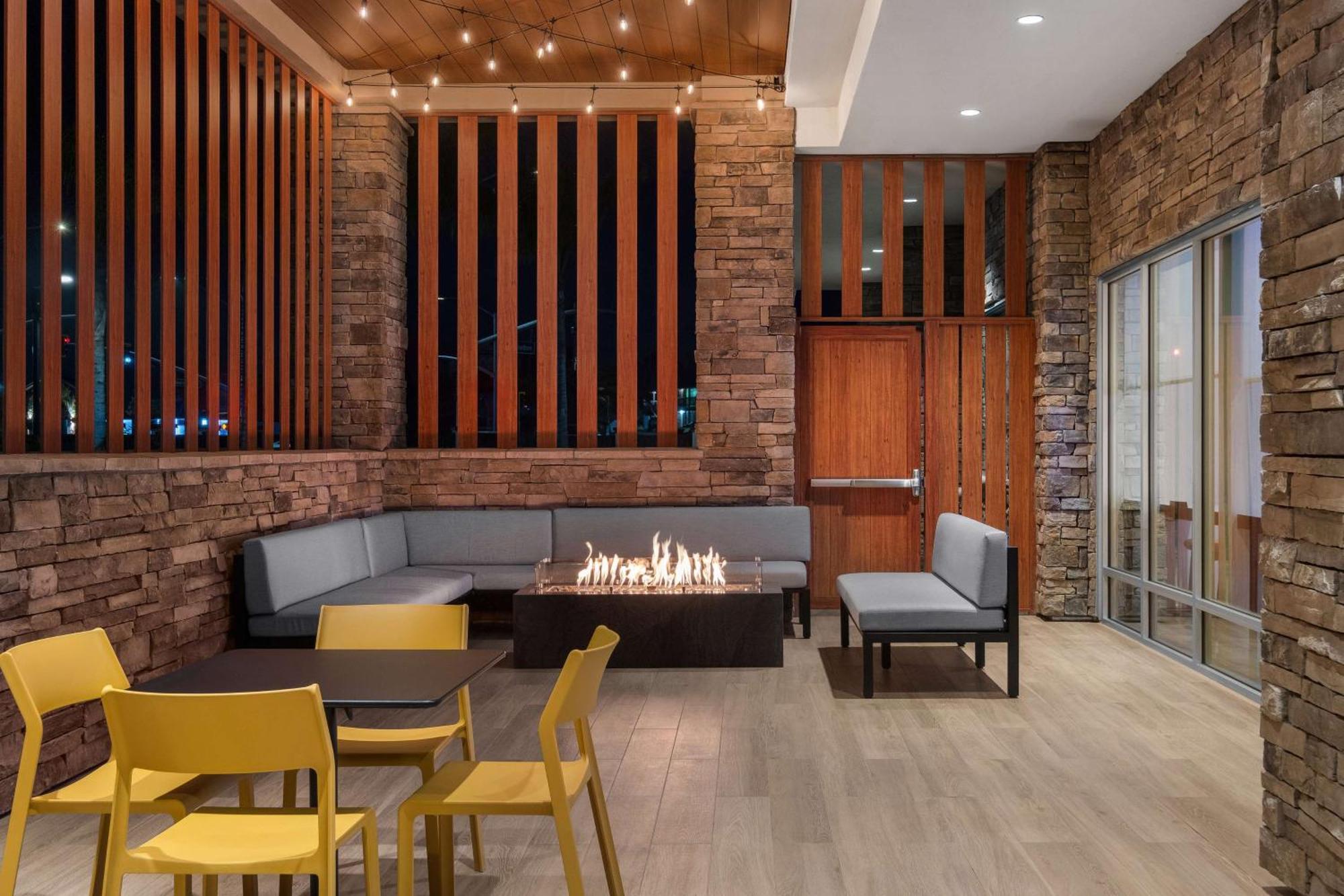 Home2 Suites By Hilton Eureka Kültér fotó